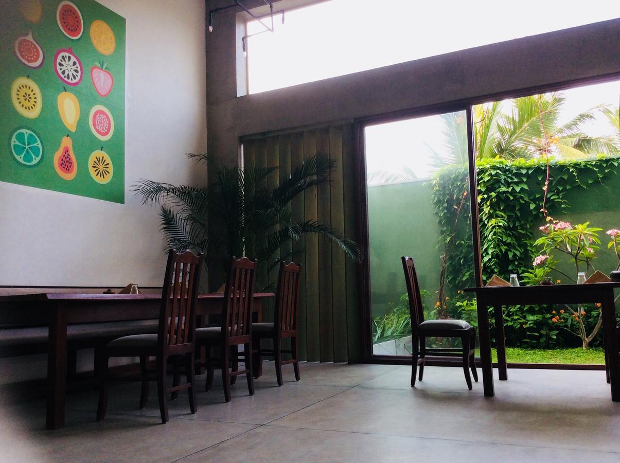 Hôtel Coza Ceylon à Dehiwala-Mont Lavinia Extérieur photo
